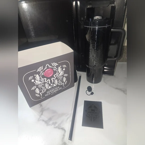 Stanley Black and Pink Quencher H2.0 Tumbler - Picture 3 of 4